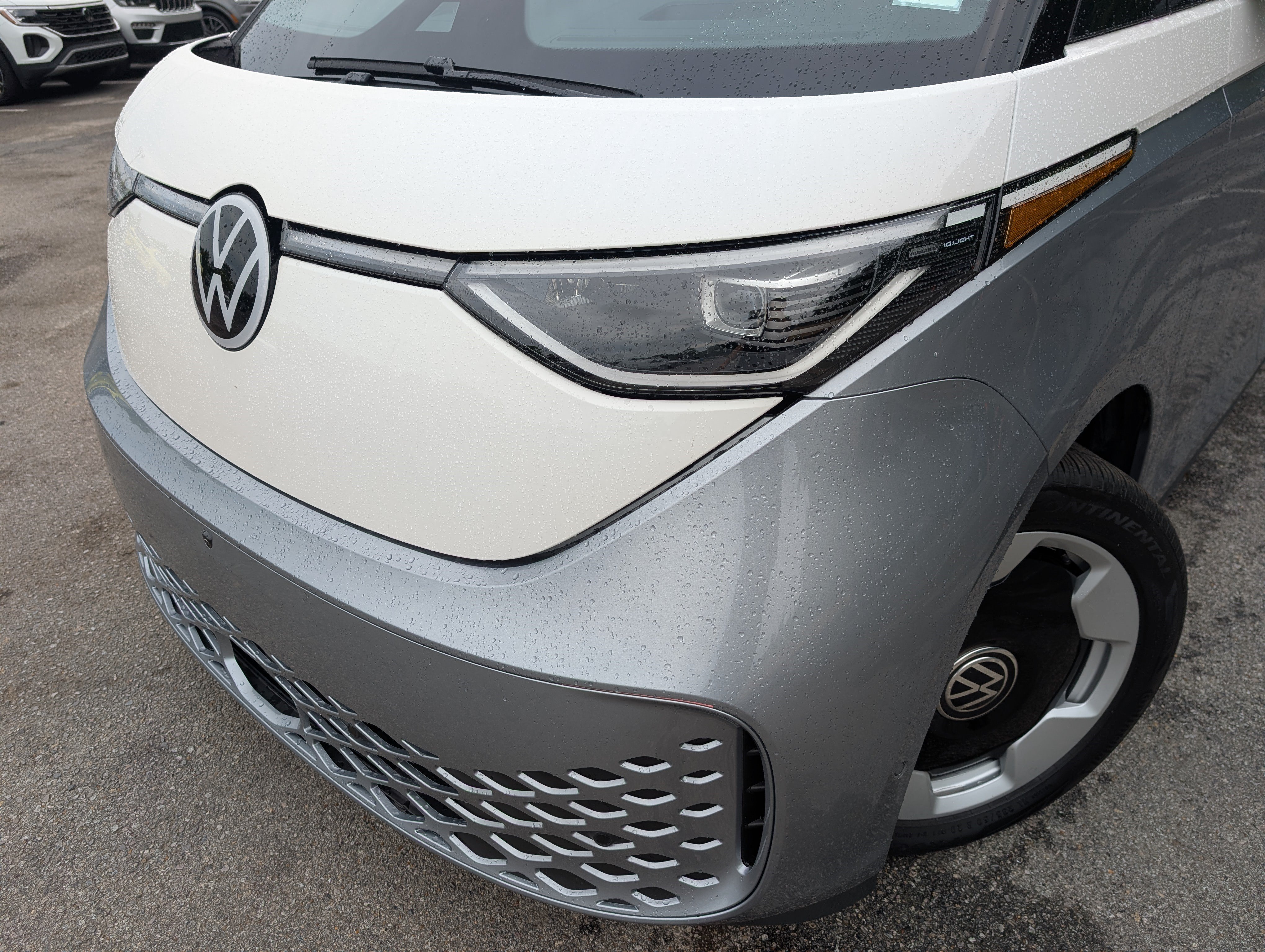 Used 2025 Volkswagen ID. Buzz Pro S Plus RWD image 13