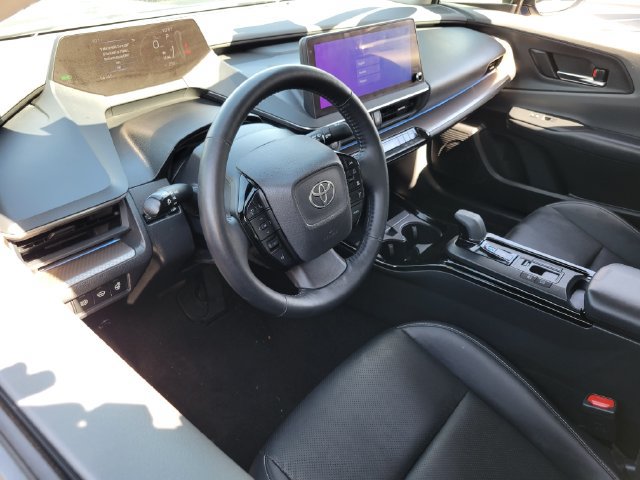 Used 2024 Toyota Prius XLE FWD image 5