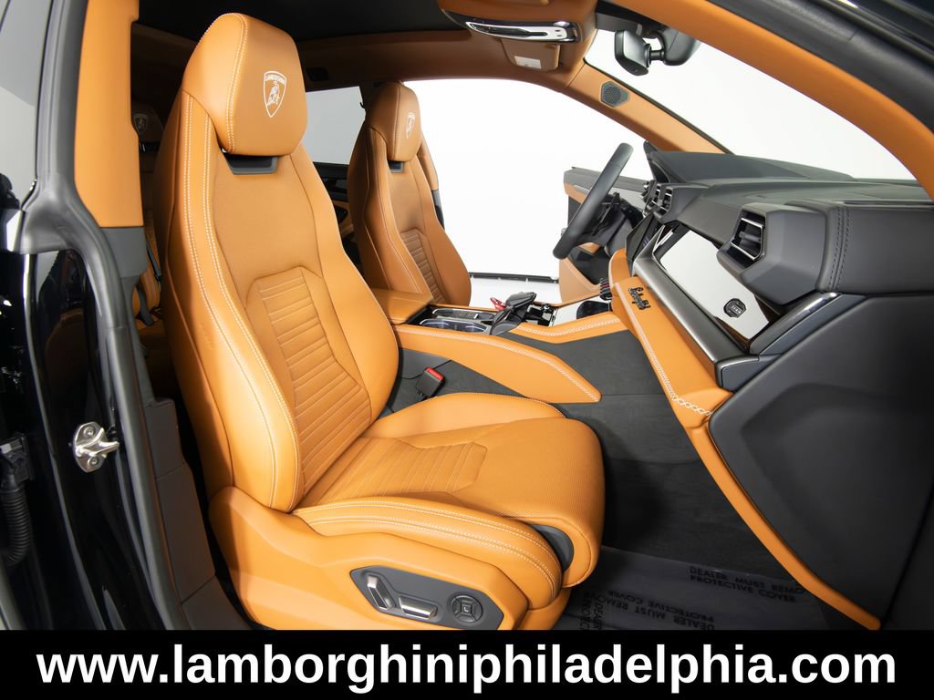 Used 2025 Lamborghini Urus SE AWD/4WD image 35