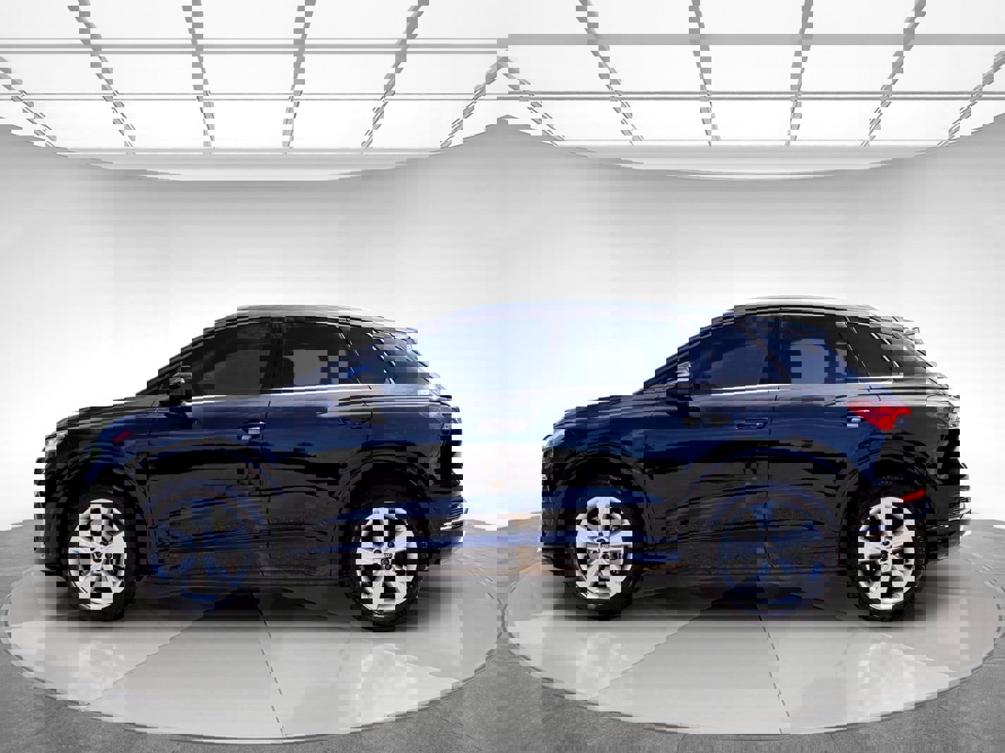 Used 2022 Audi Q4 e-tron Premium Plus w/ Premium Plus image 5
