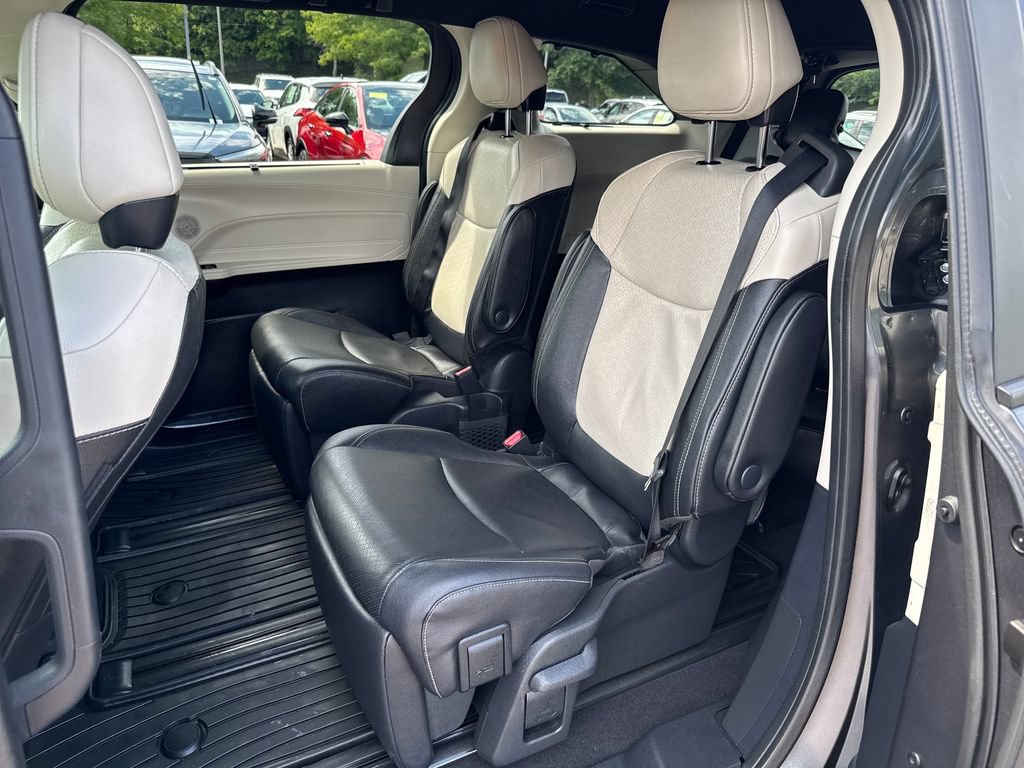 Used 2025 Toyota Sienna Limited AWD/4WD image 34