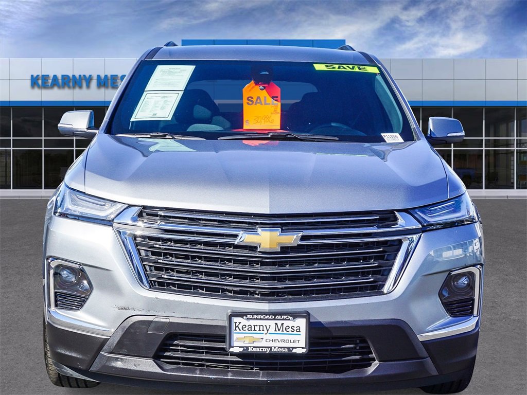 Used 2023 Chevrolet Traverse LT image 2