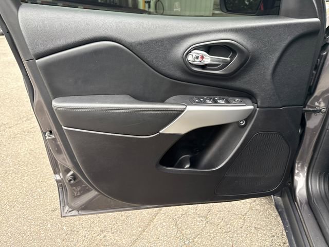 Used 2018 Jeep Cherokee Latitude Plus w/ Comfort/Convenience Group image 17