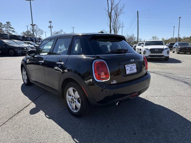 Used 2017 MINI Cooper 4-Door Hardtop image 5
