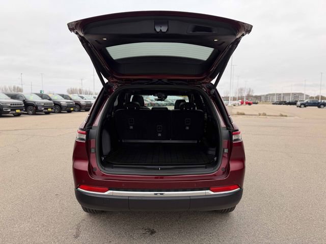Used 2025 Jeep Grand Cherokee Limited w/ Trailer Tow Package AWD/4WD image 14
