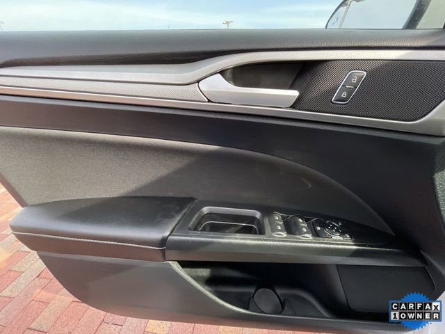 Used 2020 Ford Fusion SE image 10