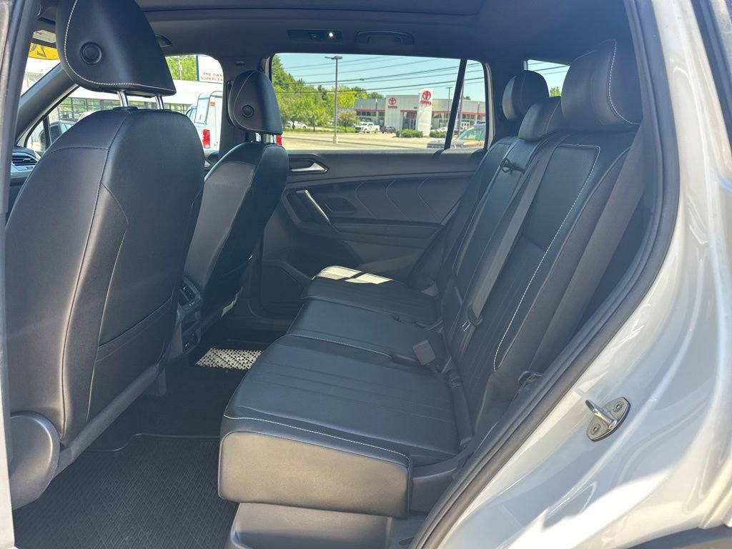 Used 2023 Volkswagen Tiguan SE R-Line AWD/4WD image 31