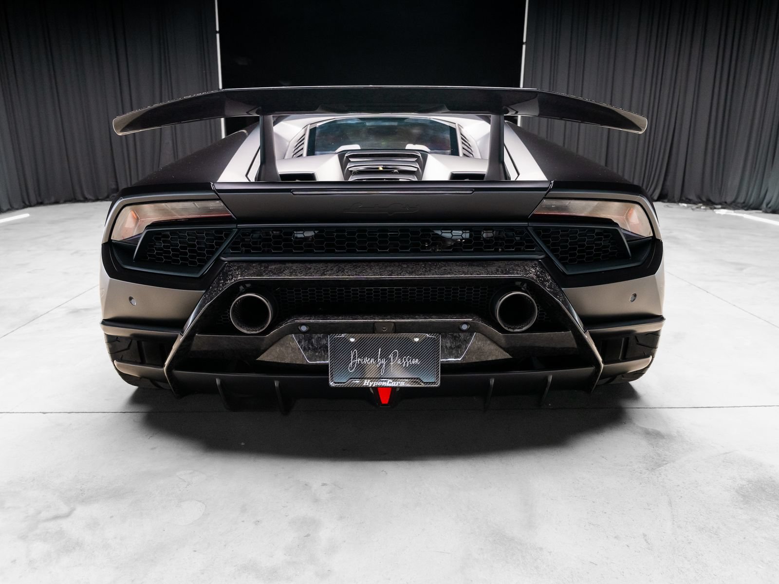 Used 2018 Lamborghini Huracan Performante AWD/4WD image 38