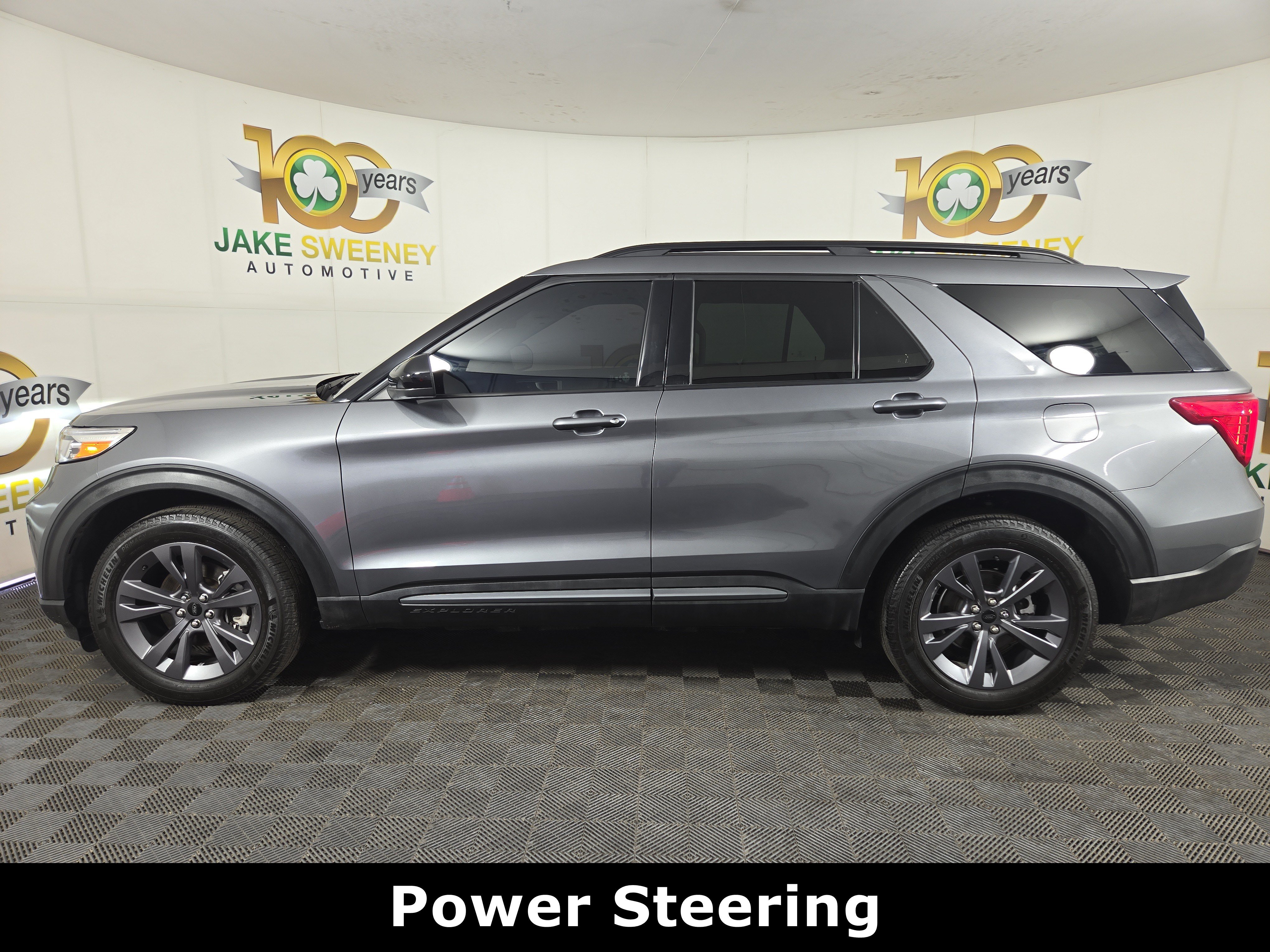 Used 2023 Ford Explorer XLT w/ Equipment Group 202A AWD/4WD image 4