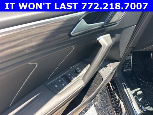 Used 2024 Volkswagen Tiguan SEL R-Line AWD/4WD image 17