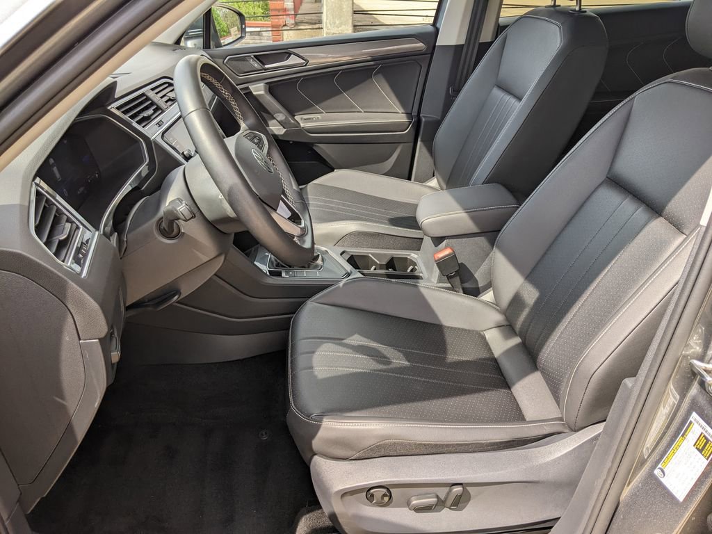 Used 2023 Volkswagen Tiguan SE FWD image 11