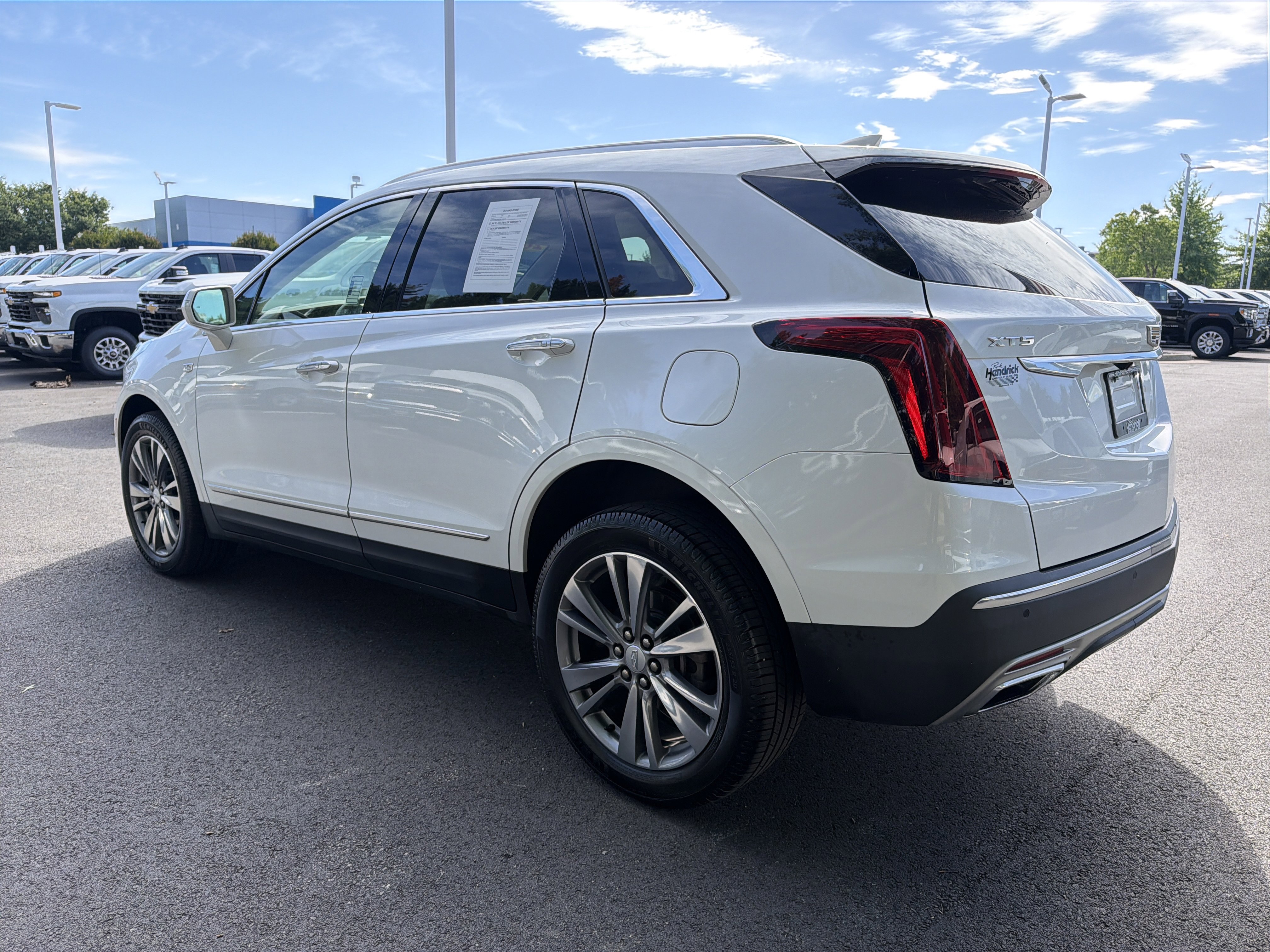 Used 2020 Cadillac XT5 Premium Luxury w/ LPO, Premium Carpet Package FWD image 8