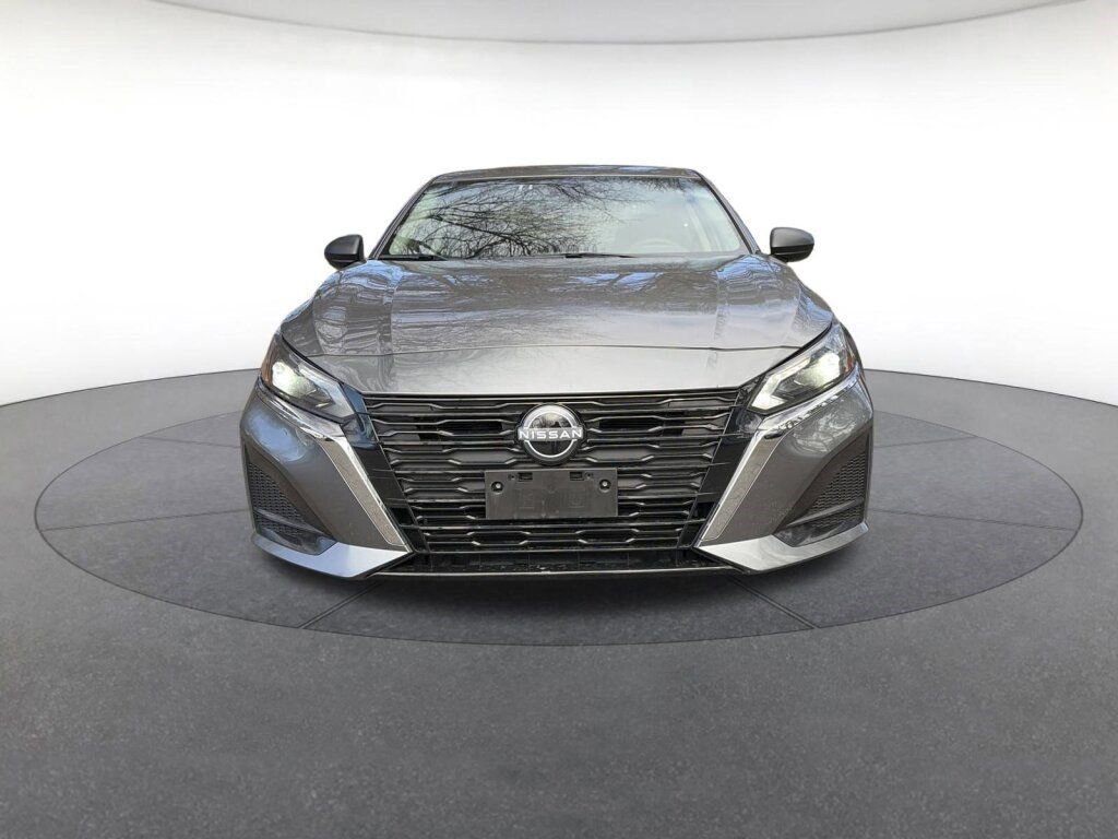 Used 2024 Nissan Altima 2.5 SV image 8