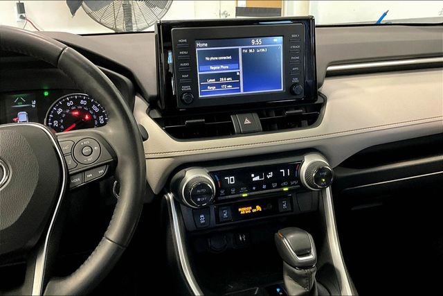 Used 2019 Toyota RAV4 XLE w/ Convenience Package image 9