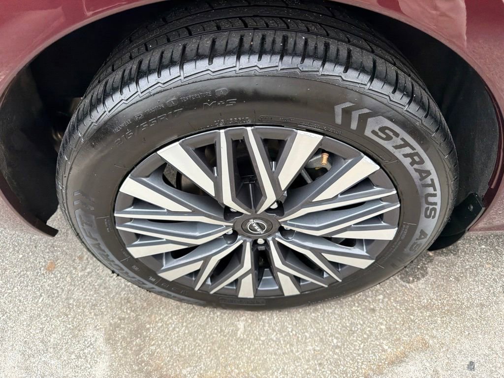 Used 2024 Nissan Altima 2.5 SV FWD image 11