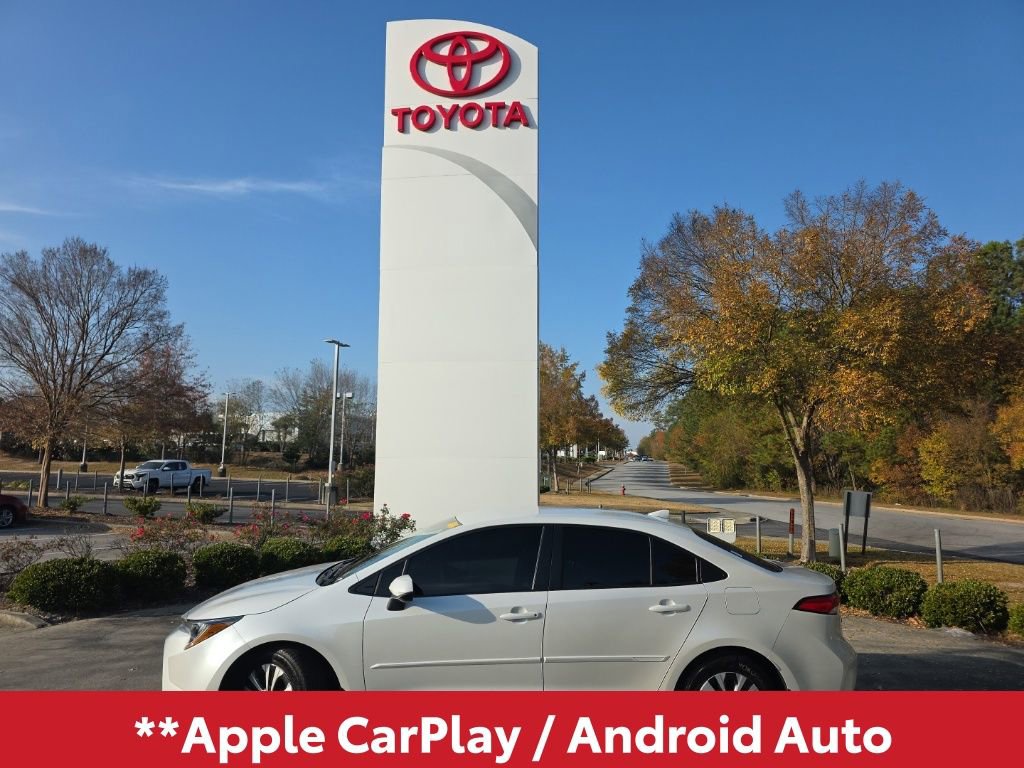 Used 2022 Toyota Corolla LE image 3