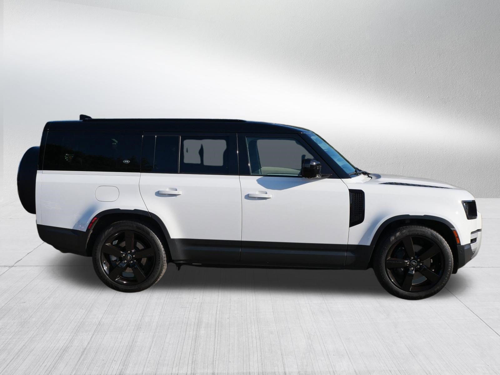 Used 2023 Land Rover Defender 130 SE AWD/4WD image 8