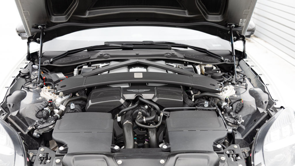 Used 2025 Aston Martin Vanquish RWD image 28