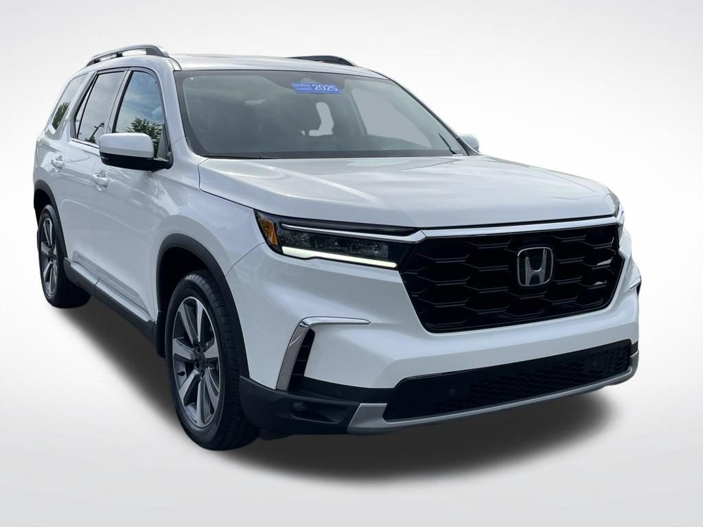 Certified 2025 Honda Pilot Touring image 8