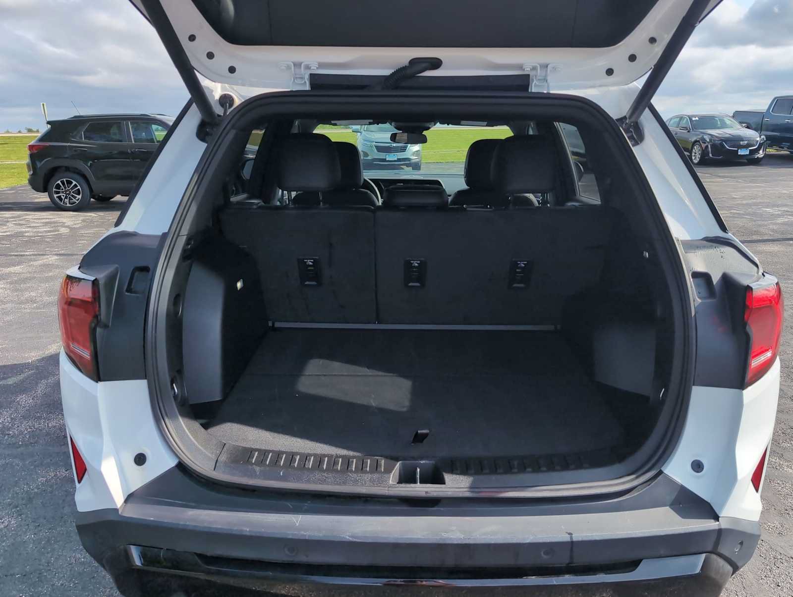 Used 2026 GMC Terrain Elevation w/ Elevation Premium Package FWD image 28