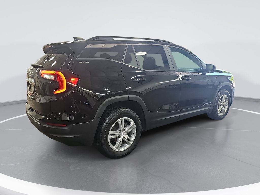 Certified 2024 GMC Terrain SLE w/ Driver Convenience Package FWD image 3
