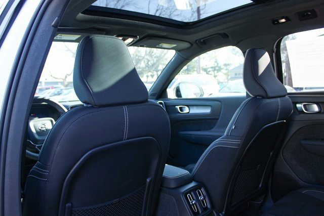 Used 2025 Volvo XC40 B5 Plus image 35