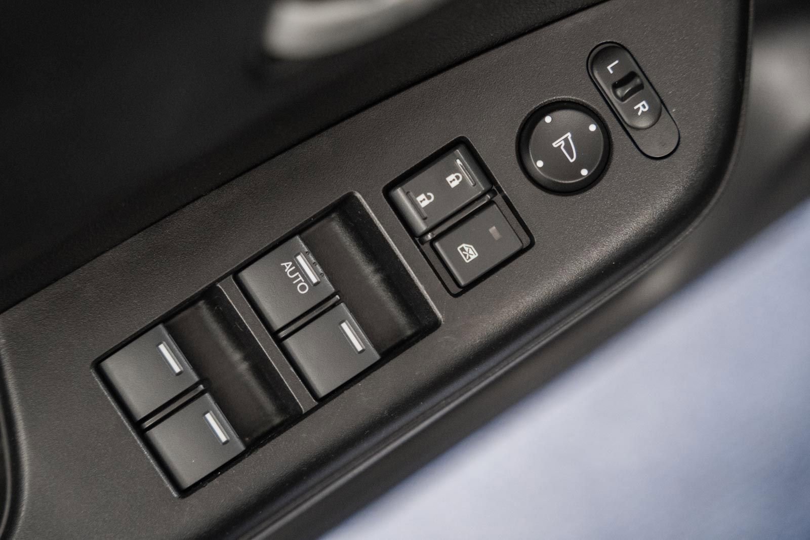 Used 2015 Honda CR-V LX image 38
