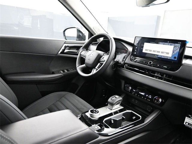 New 2025 Mitsubishi Outlander SE image 19