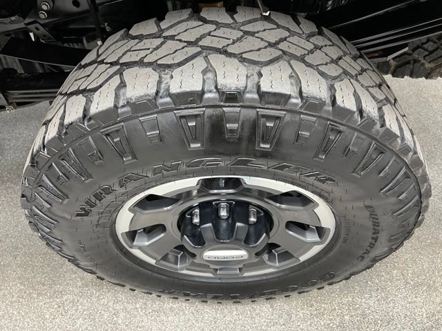 Used 2023 Ford F350 Platinum w/ Tremor Off-Road Package image 15