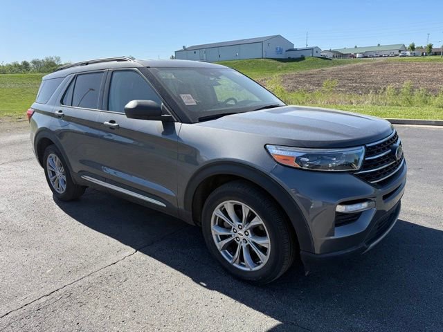 Used 2023 Ford Explorer XLT w/ Equipment Group 202A AWD/4WD image 3