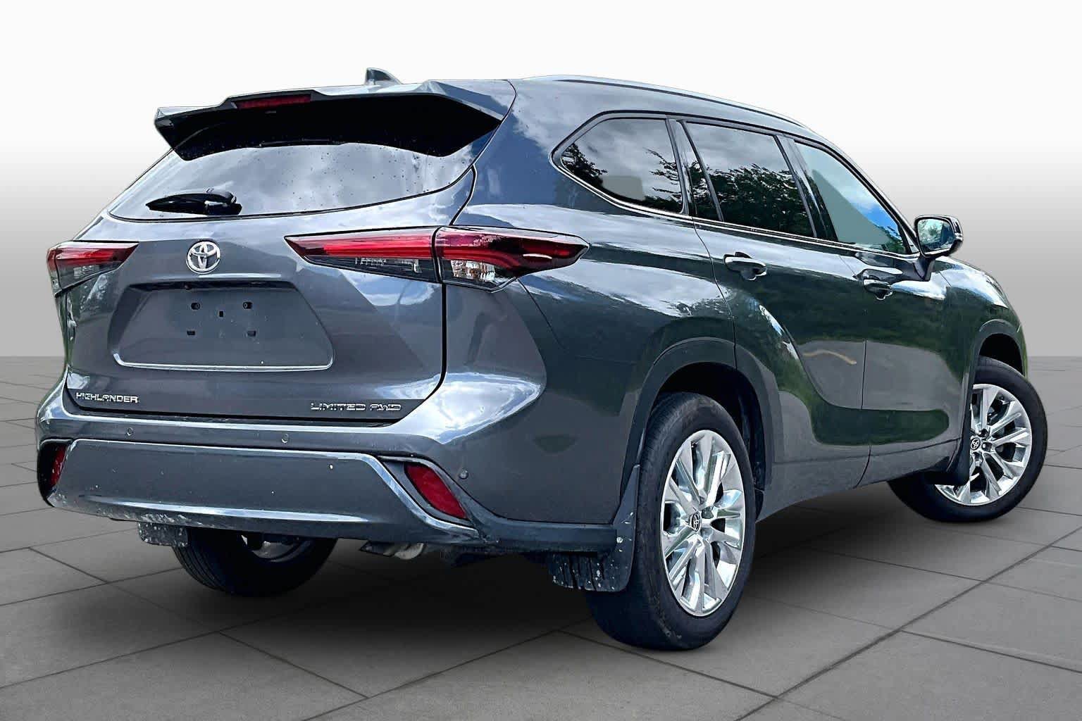 Used 2025 Toyota Highlander Limited AWD/4WD image 13