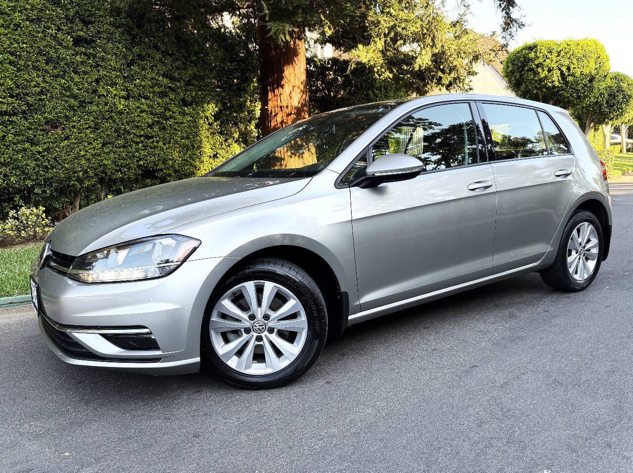 Used 2018 Volkswagen Golf SE FWD image 3