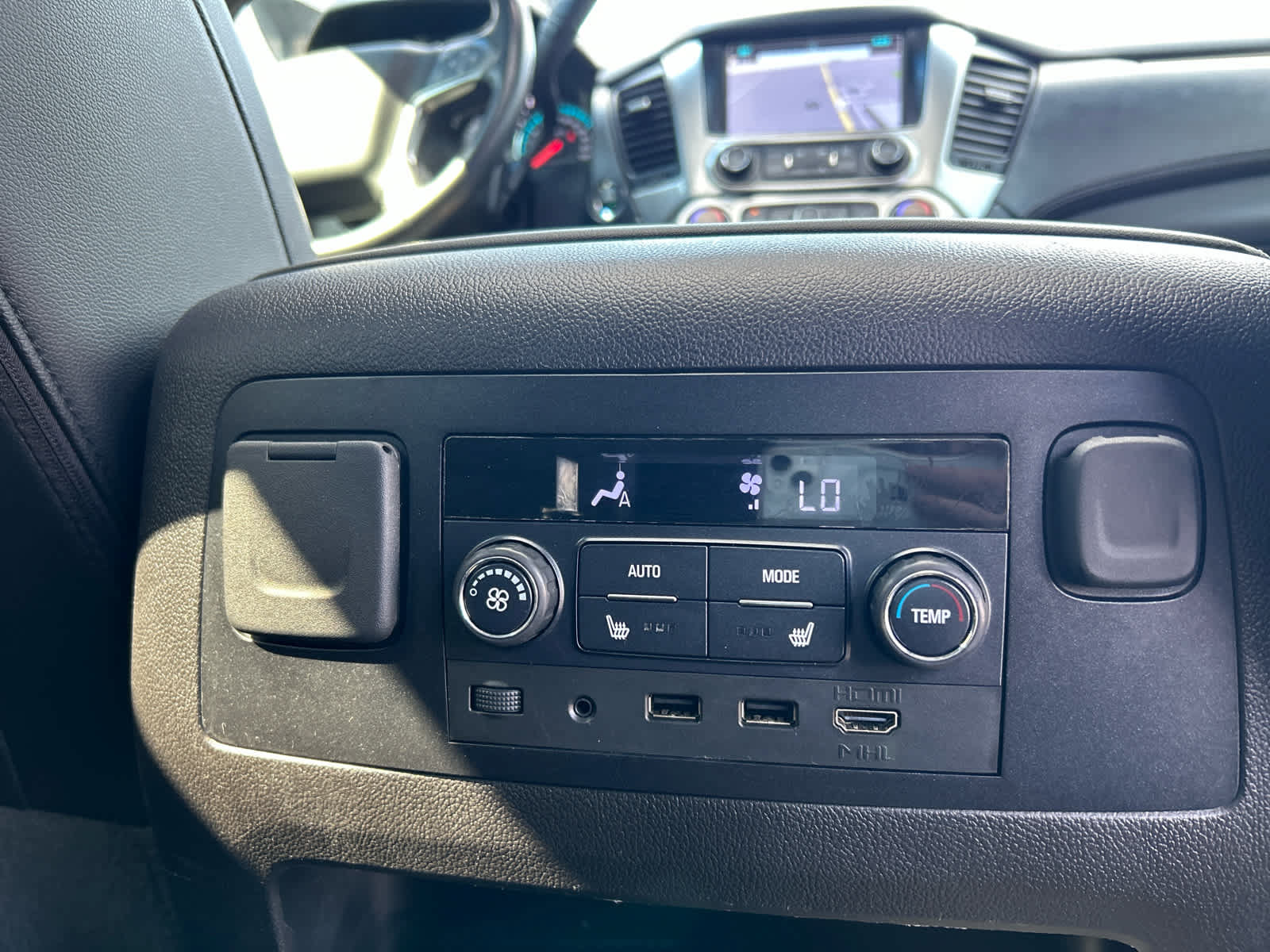 Used 2019 Chevrolet Suburban Premier AWD/4WD image 34