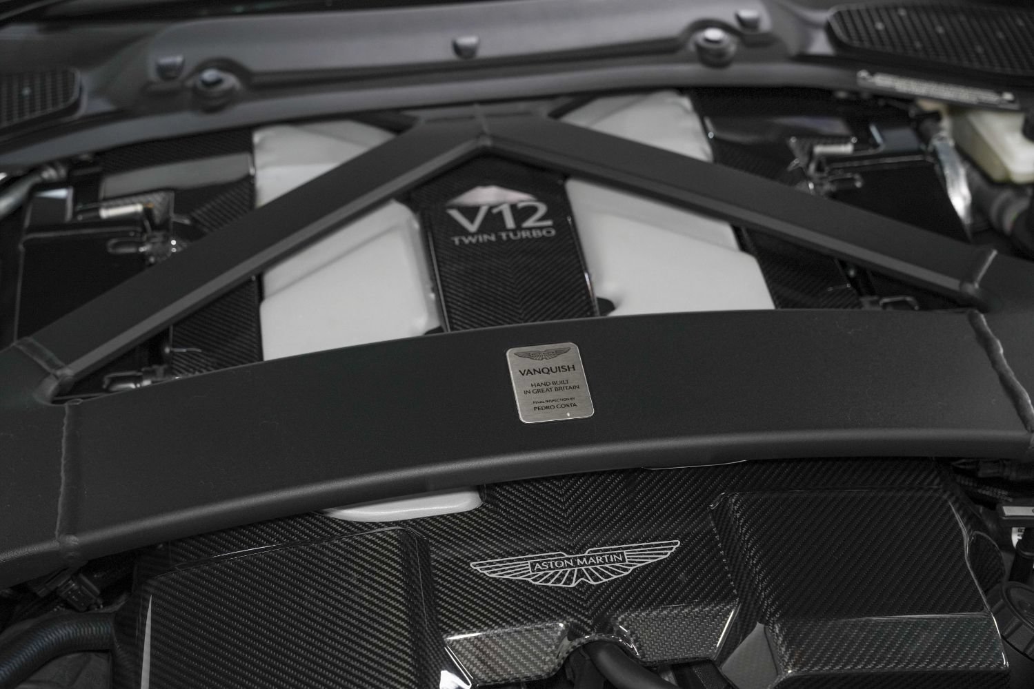 Used 2025 Aston Martin Vanquish RWD image 55