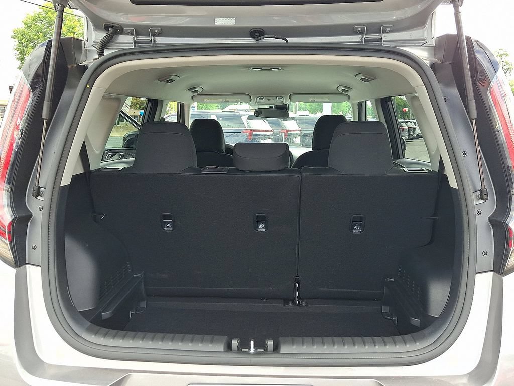 Used 2025 Kia Soul LX w/ LX Technology Package FWD image 29