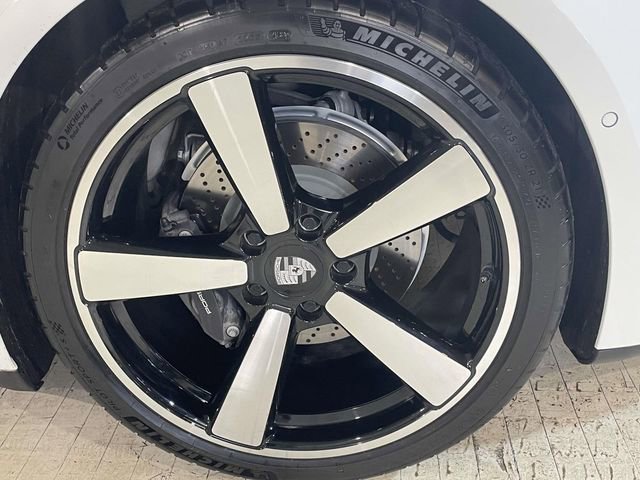 Certified 2025 Porsche 911 Carrera image 14