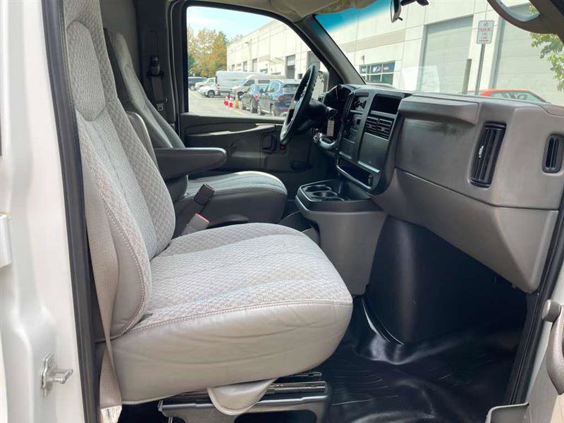 Used 2007 Chevrolet Express 3500 Extended RWD image 9
