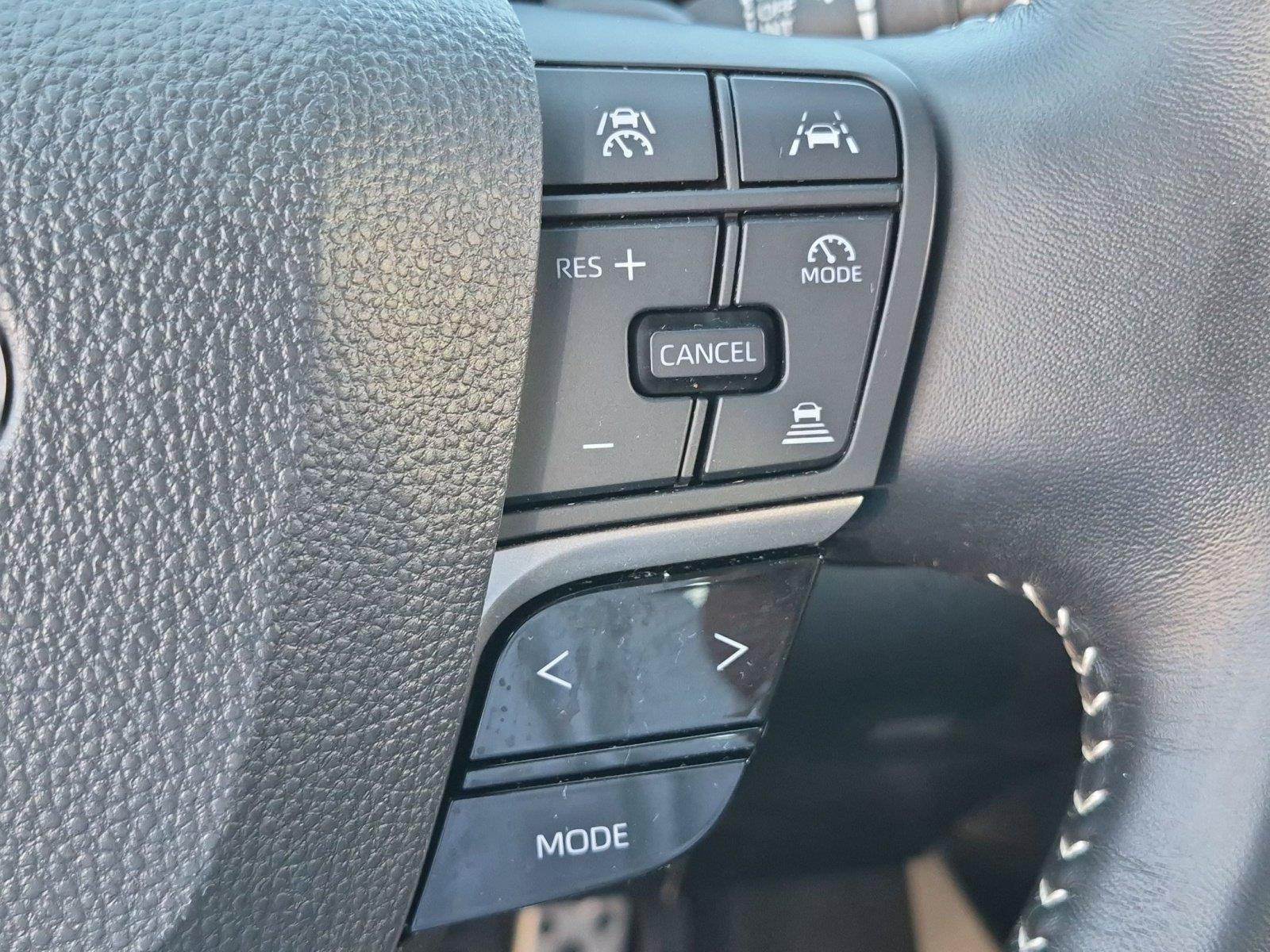 Used 2025 Toyota Camry SE FWD image 27