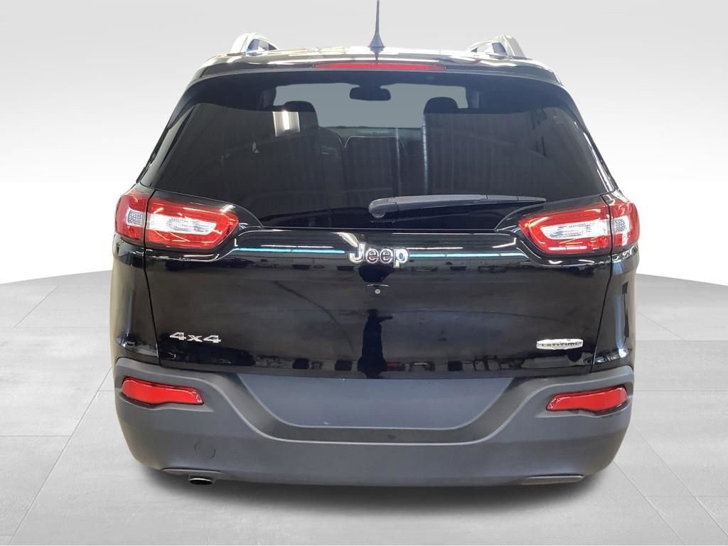 Used 2018 Jeep Cherokee Latitude Plus w/ Cold Weather Group AWD/4WD image 26