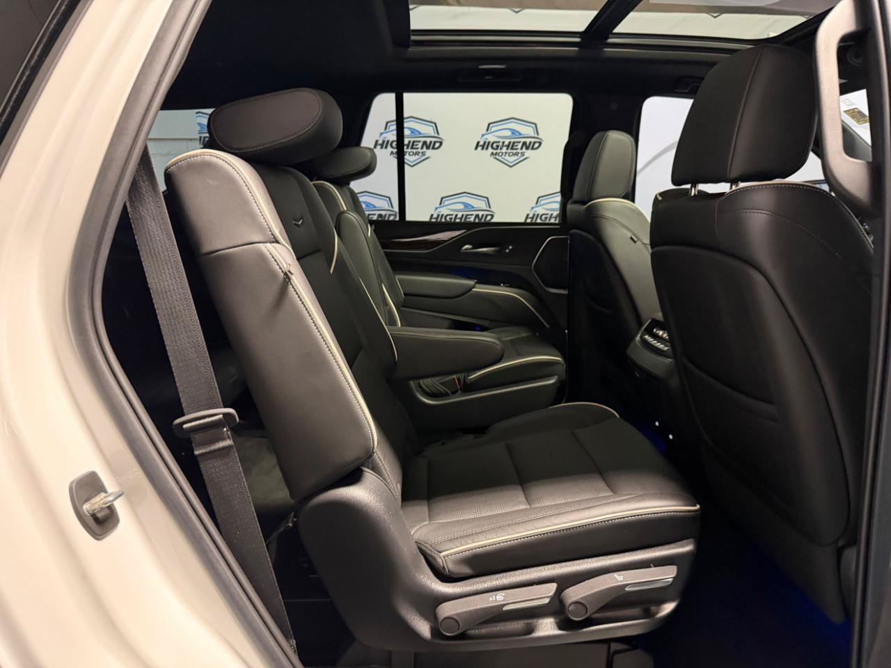 Used 2022 Cadillac Escalade Premium Luxury w/ Performance Package AWD/4WD image 24