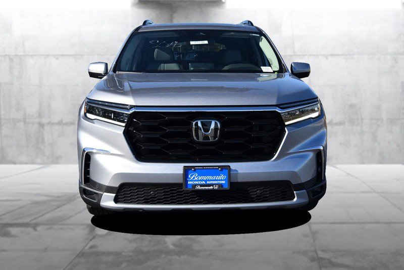 New 2025 Honda Pilot Touring image 4