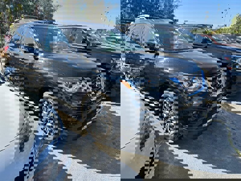 Used 2018 Nissan Pathfinder SL image 16