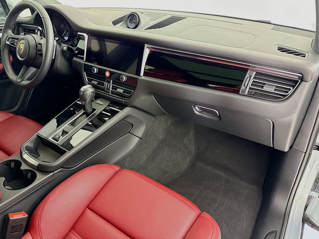 Certified 2025 Porsche Macan image 33