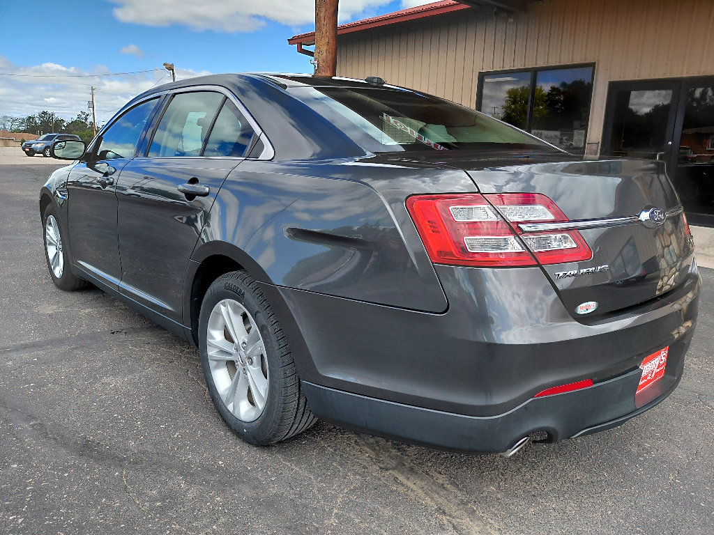 Used 2018 Ford Taurus SE FWD image 8