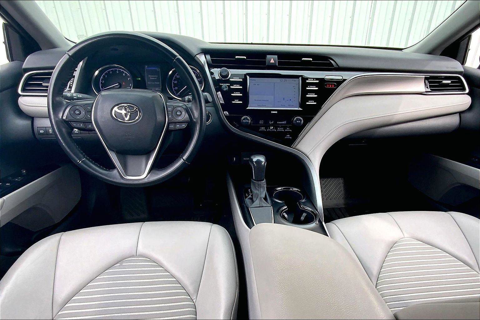 Used 2020 Toyota Camry SE w/ Convenience Package image 14