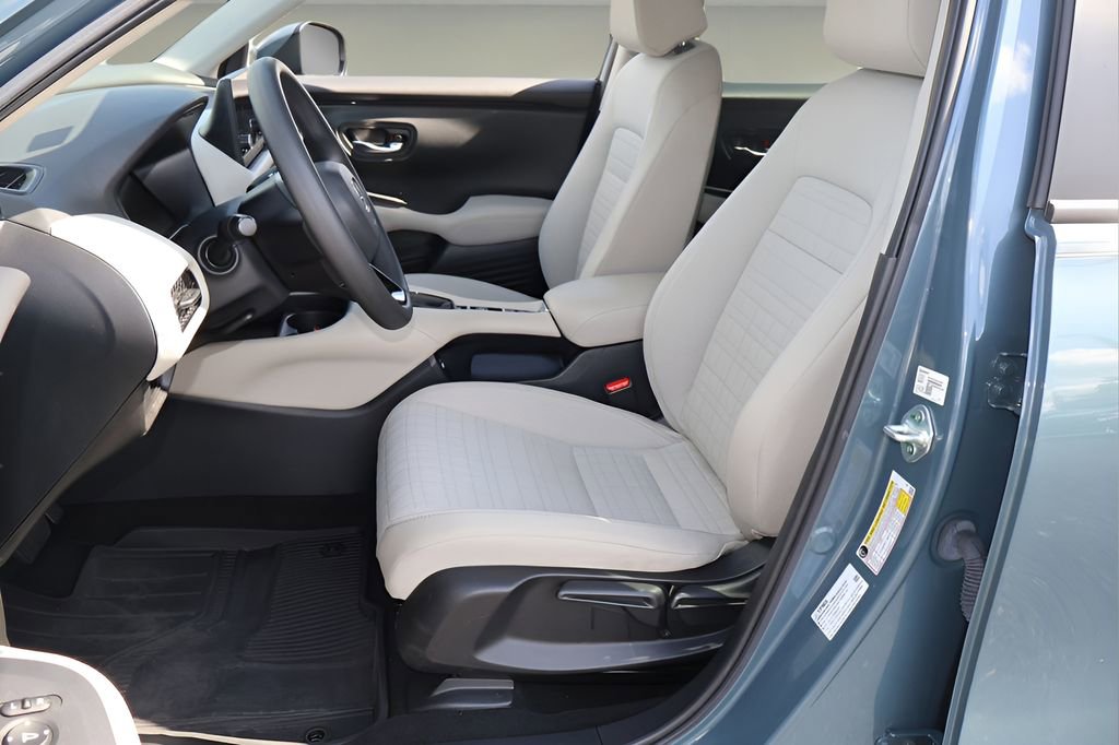 Used 2023 Honda HR-V LX image 11