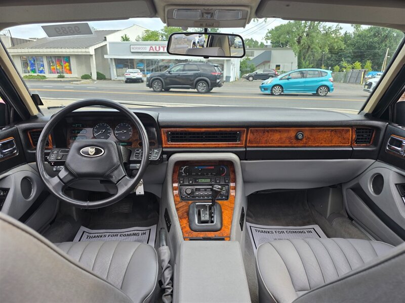 Used 1989 Jaguar XJ6 RWD image 22