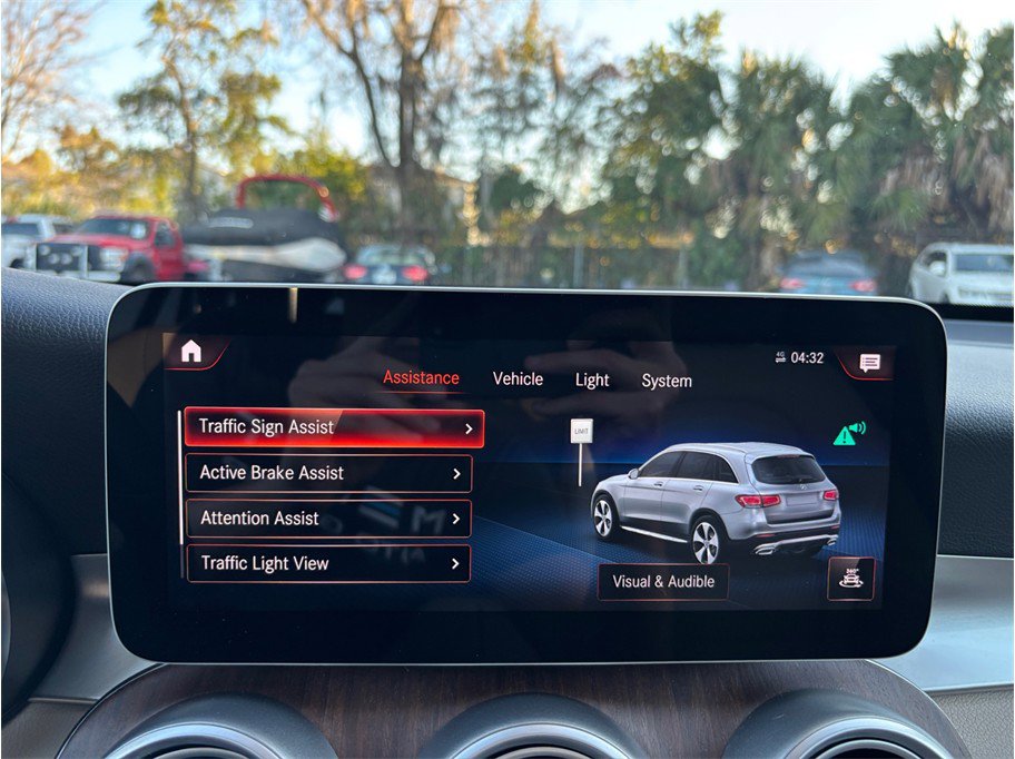 Used 2020 Mercedes-Benz GLC 300 4MATIC w/ Multimedia Package image 33