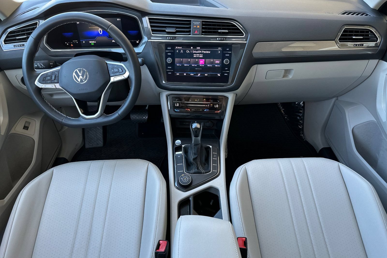Used 2022 Volkswagen Tiguan SE w/ Panoramic Sunroof Package AWD/4WD image 13