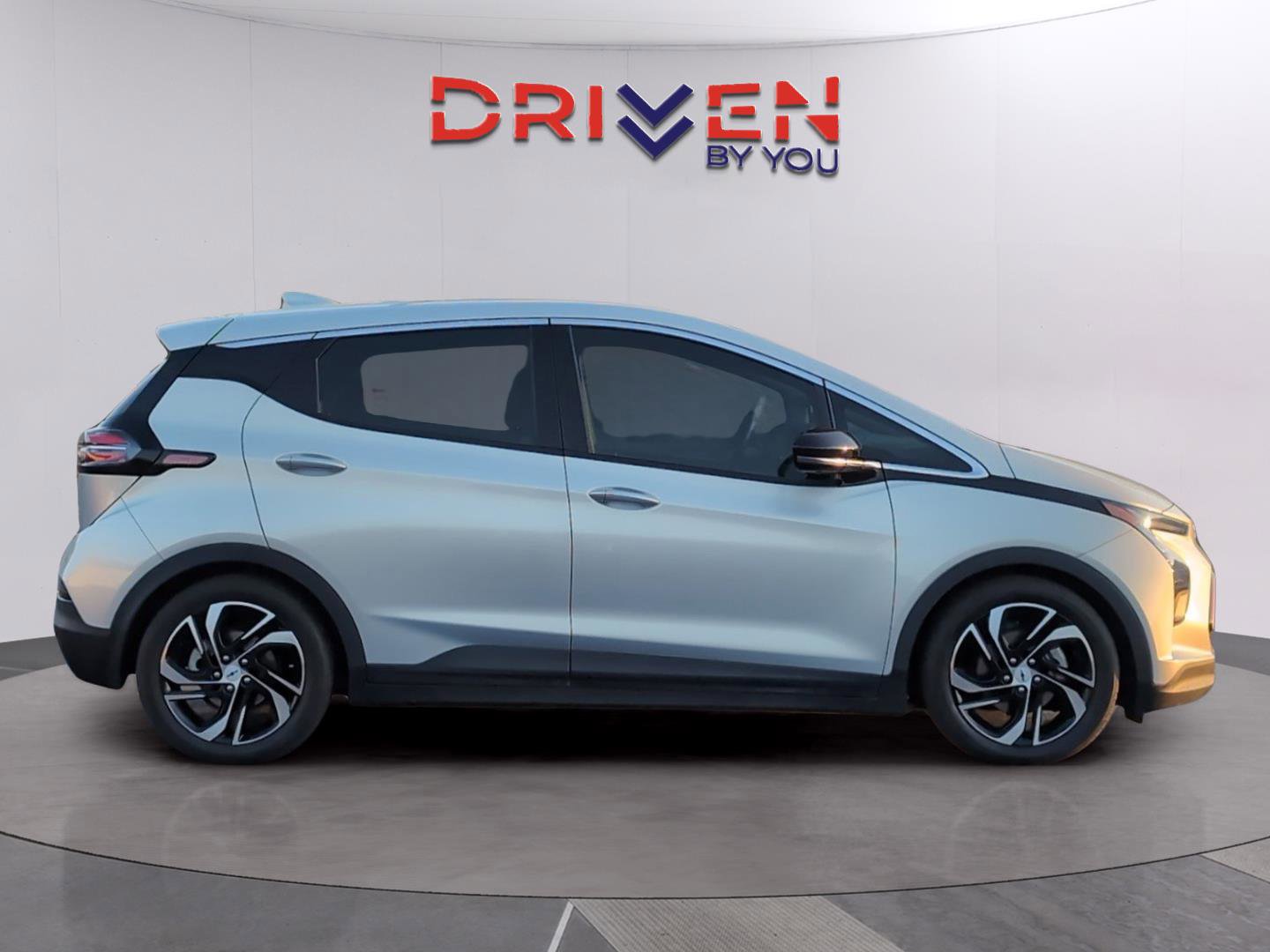 Used 2022 Chevrolet Bolt LT w/ Infotainment Package image 6